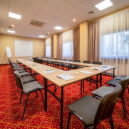 Hotel 500 Tarnowo Podgórne Buitenkant foto