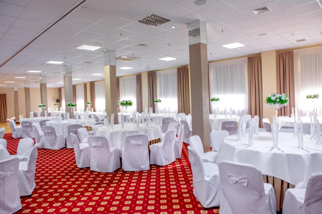 Hotel 500 Tarnowo Podgórne Buitenkant foto