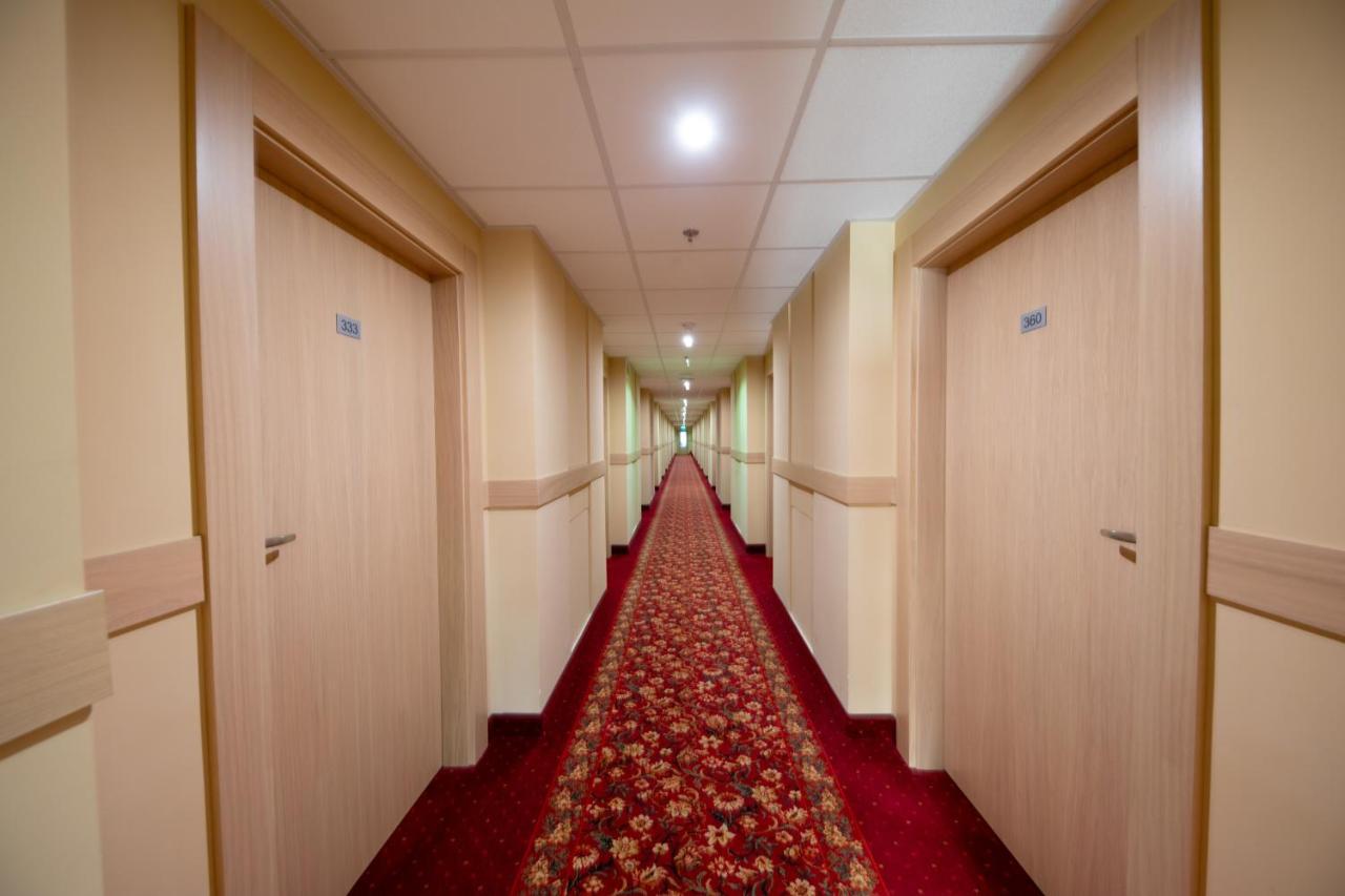 Hotel 500 Tarnowo Podgórne Buitenkant foto