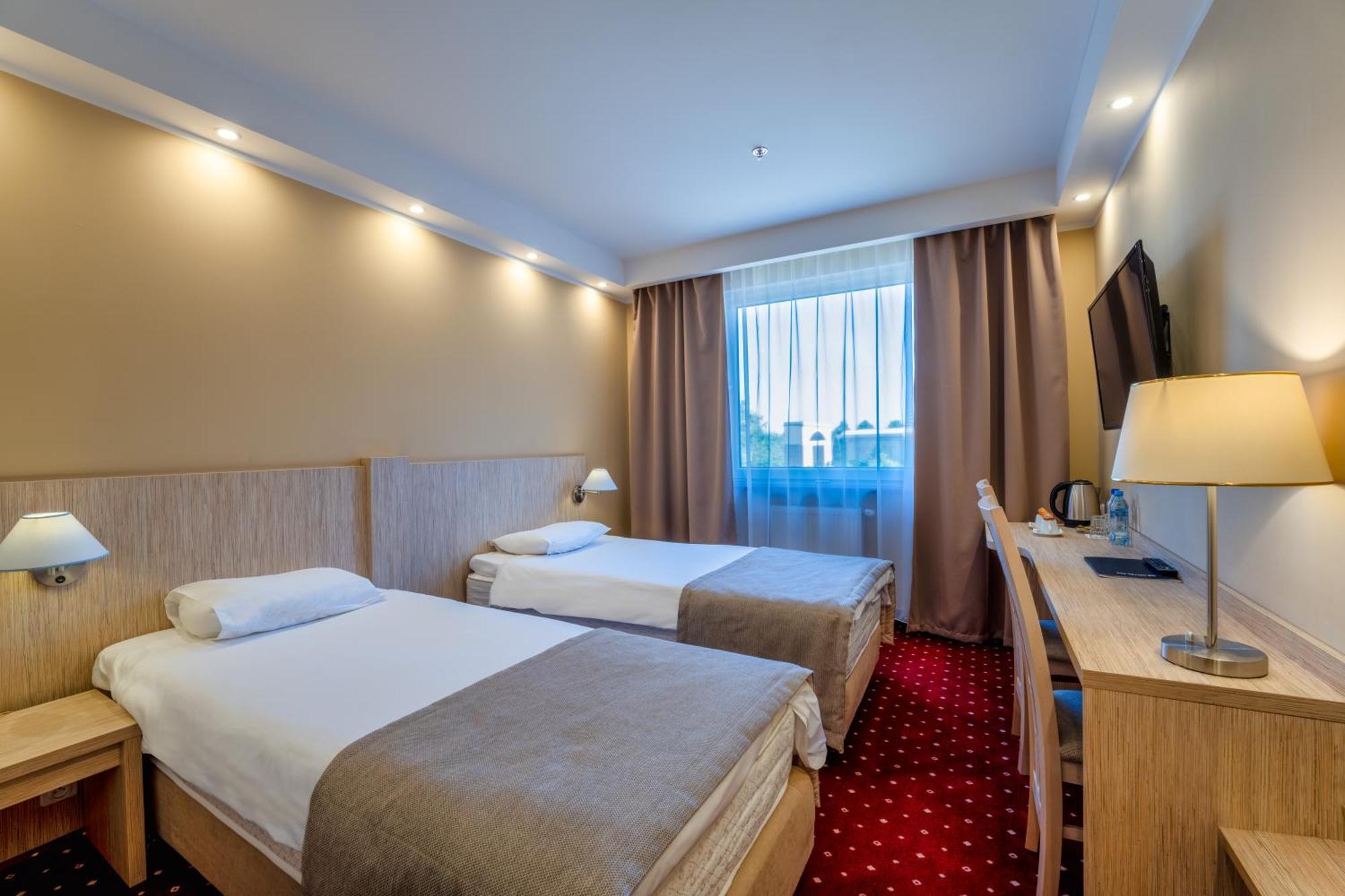 Hotel 500 Tarnowo Podgórne Buitenkant foto