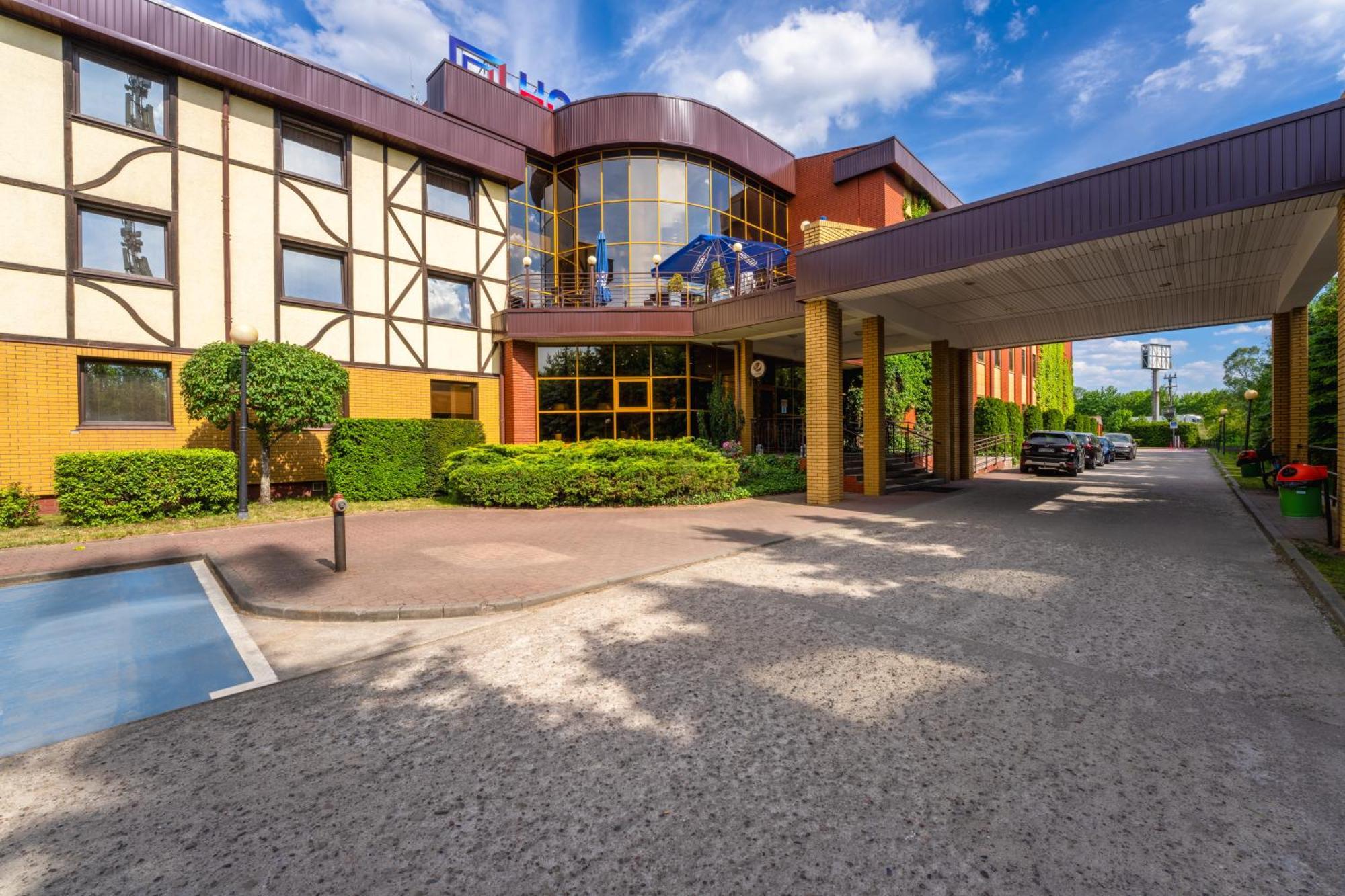 Hotel 500 Tarnowo Podgórne Buitenkant foto