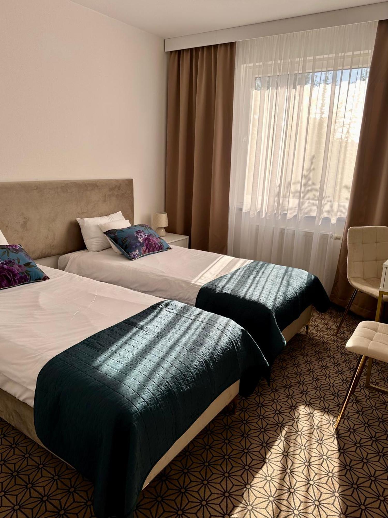 Hotel 500 Tarnowo Podgórne Buitenkant foto