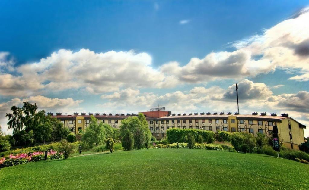 Hotel 500 Tarnowo Podgórne Buitenkant foto