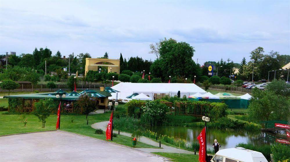Hotel 500 Tarnowo Podgórne Buitenkant foto