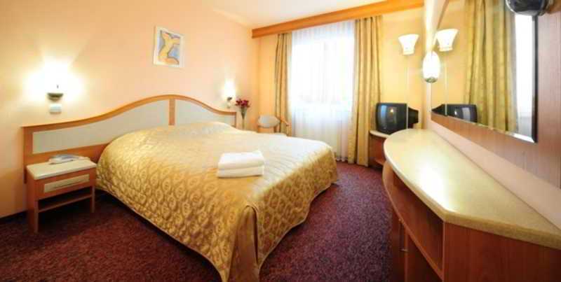 Hotel 500 Tarnowo Podgórne Buitenkant foto