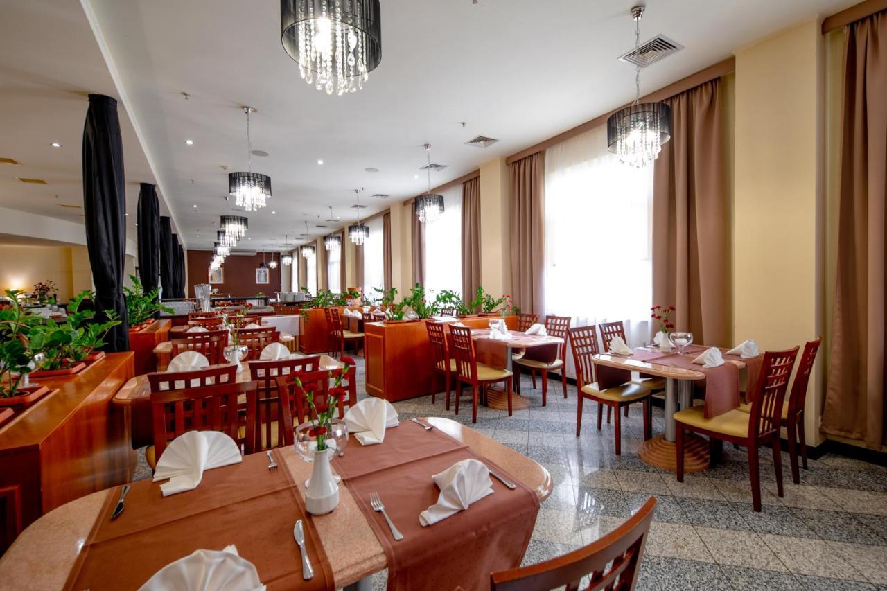Hotel 500 Tarnowo Podgórne Buitenkant foto
